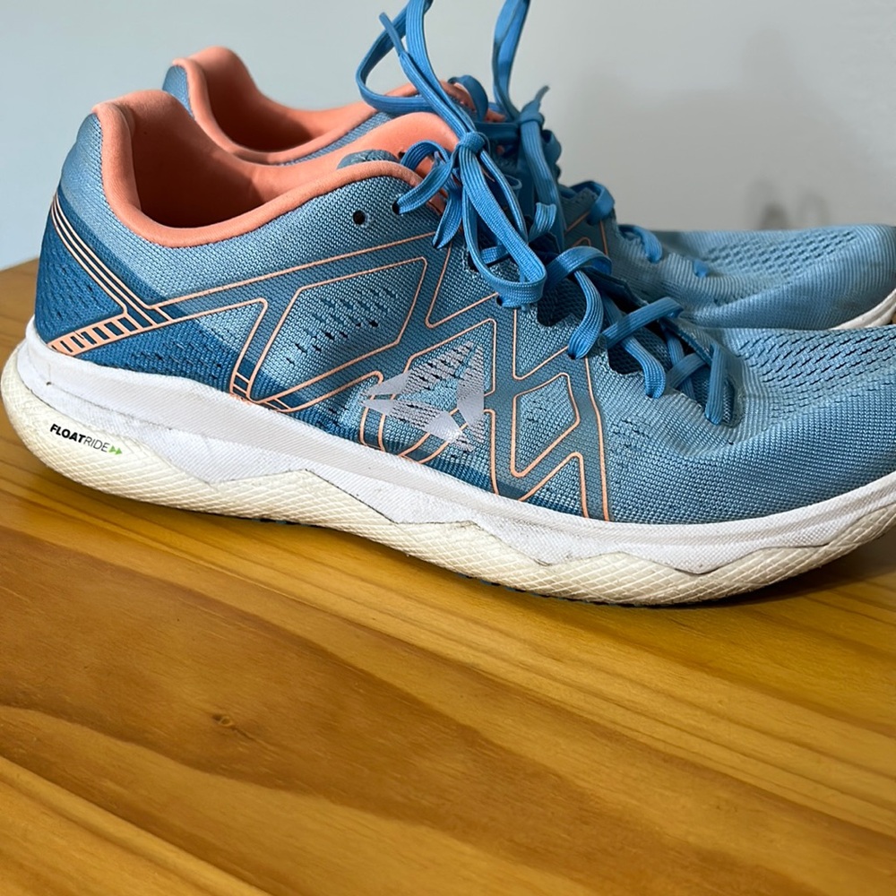 Reebok Speed Day Float Ride. Size 9. Very comfortable and lightweight.